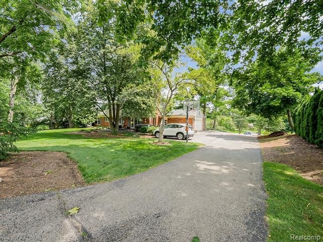 A MUST-SEE PROPERTY! Whether you're looking to call this - photo 50