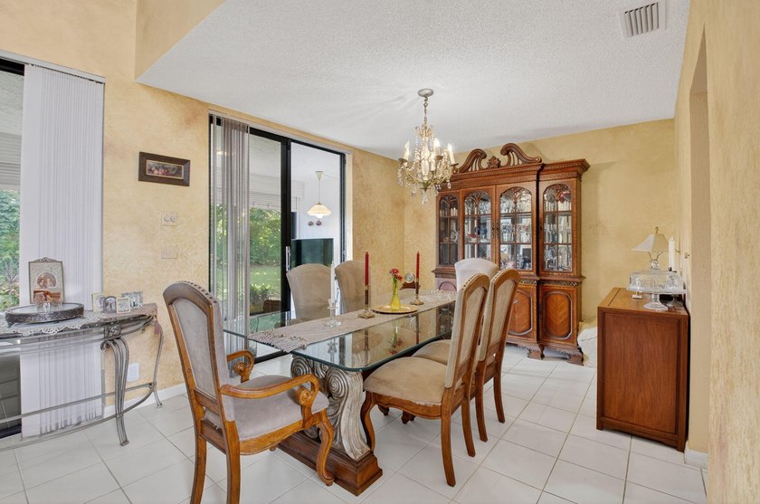 A Garden Lover's Dream Villa! Surrounded by scenic garden views - photo 11