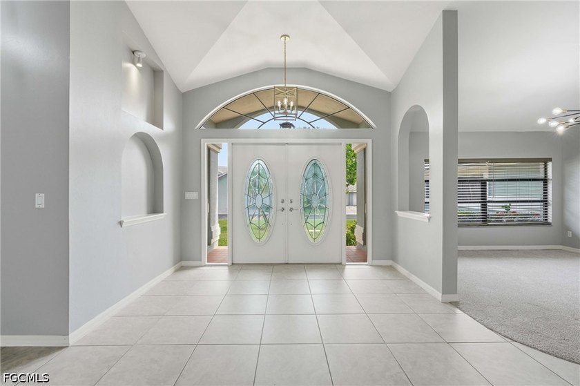 Experience the ultimate Southwest Florida waterfront lifestyle - photo 3