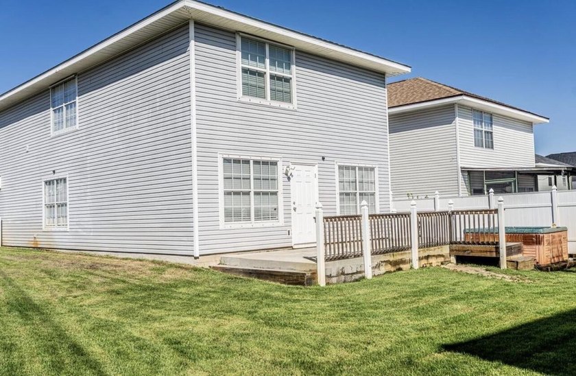 Boasting 2,288 square feet, this spacious home features 3 - photo 17
