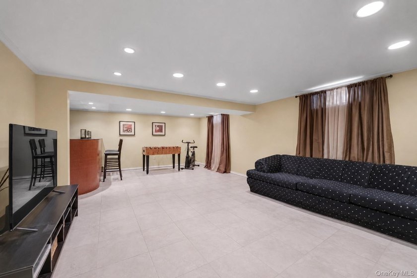 Nestled in the heart of Bayside, this beautifully maintained and - photo 21