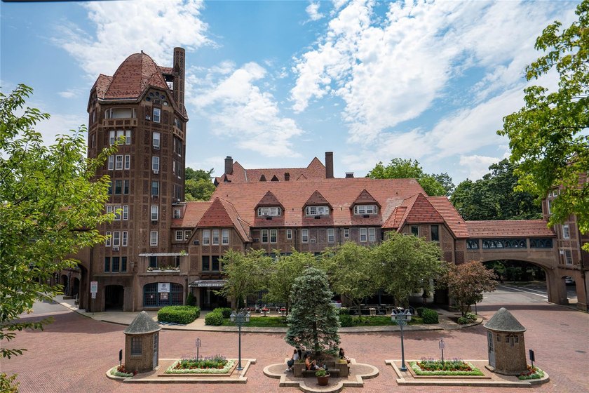 Charming One-Bedroom Oasis in Forest Hills This beautifully - photo 12