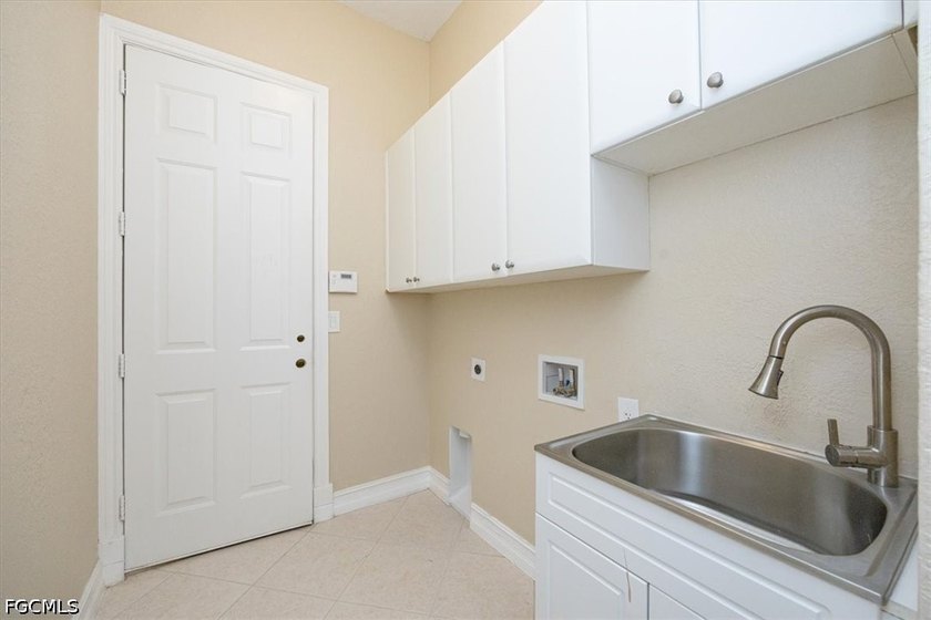 Surrounded by Million-Dollar Estates, this immaculate 4-bedroom - photo 22