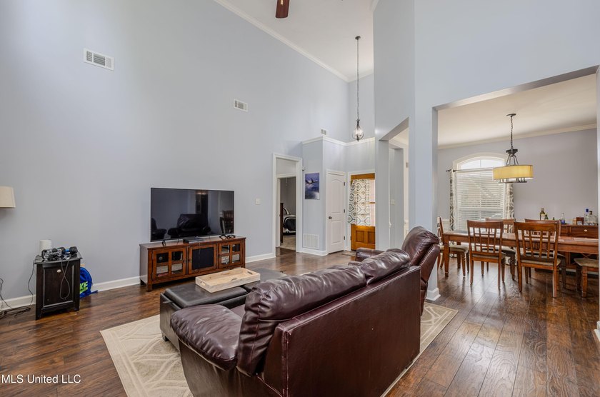 Located in a peaceful cove just minutes from Silo Square! A - photo 5
