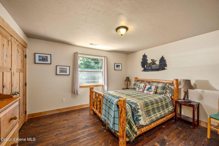 Your own private paradise! This 2012 custom-built Priest Lake - photo 12