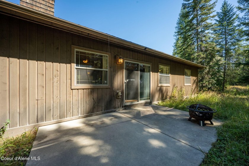 Your own private paradise! This 2012 custom-built Priest Lake - photo 14