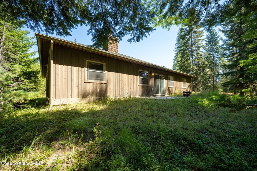 Your own private paradise! This 2012 custom-built Priest Lake - photo 15
