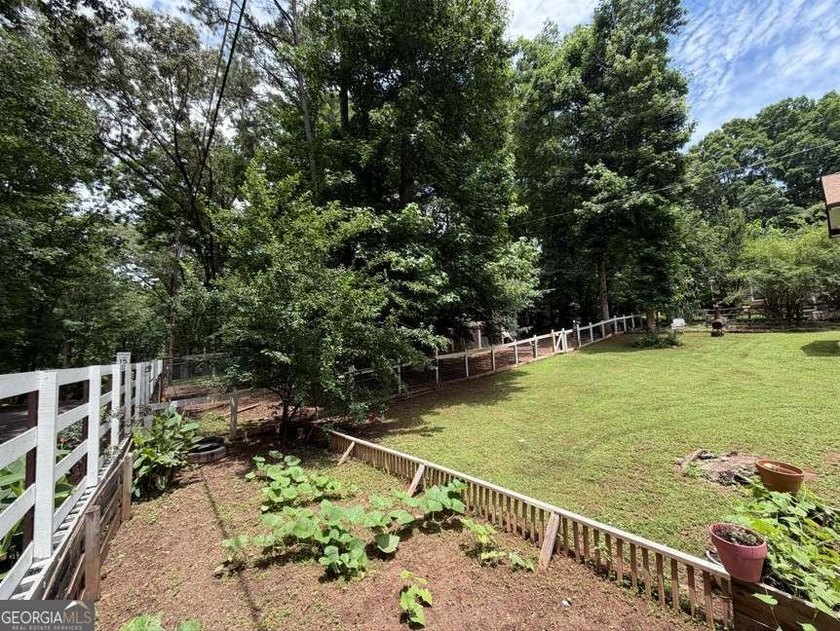 Don't miss the opportunity to own this beautiful raised ranch - photo 15