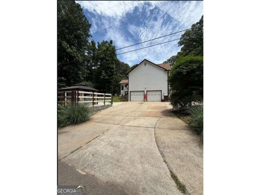 Don't miss the opportunity to own this beautiful raised ranch - photo 16