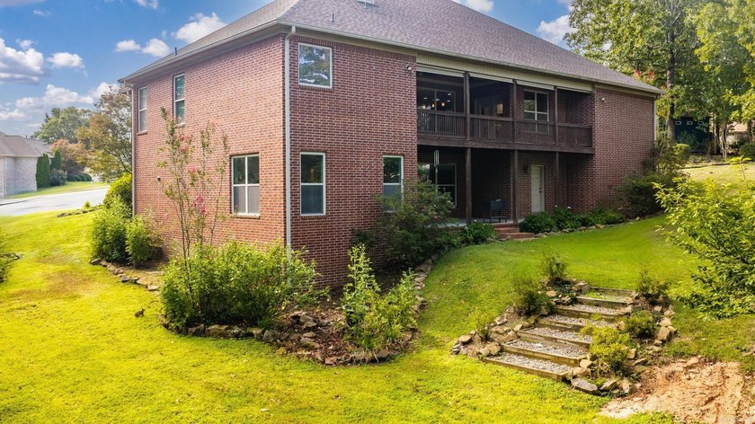 Welcome to this one-of-a-kind Sherwood home offering five - photo 5