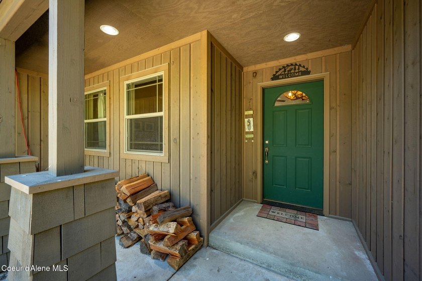 Your own private paradise! This 2012 custom-built Priest Lake - photo 37
