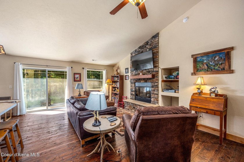 Your own private paradise! This 2012 custom-built Priest Lake - photo 40