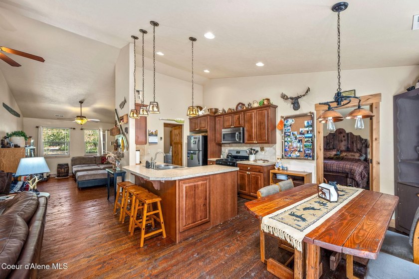 Your own private paradise! This 2012 custom-built Priest Lake - photo 42