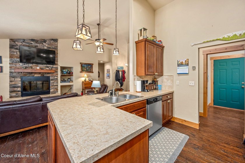 Your own private paradise! This 2012 custom-built Priest Lake - photo 44