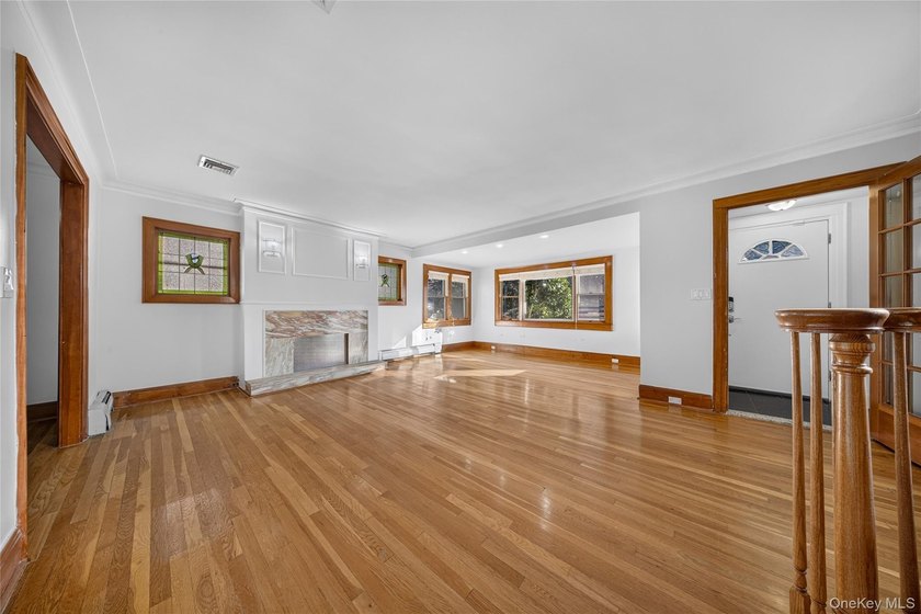 LAND! LAND!! LAND!!! Nestled in Great Neck on a very quiet block - photo 5