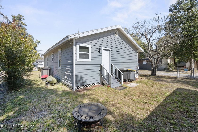 SELLER PAYING CLOSING COSTS!!! Welcome to 550 E 63rd Street - photo 3