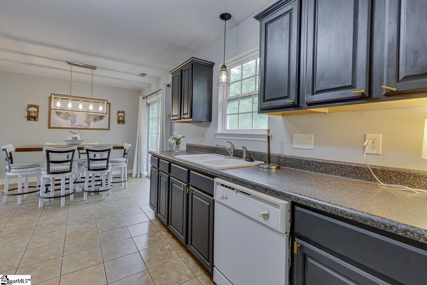 PRICE IMPROVEMENT! Adorable home on a cul-de-sac with .58 0f an - photo 12