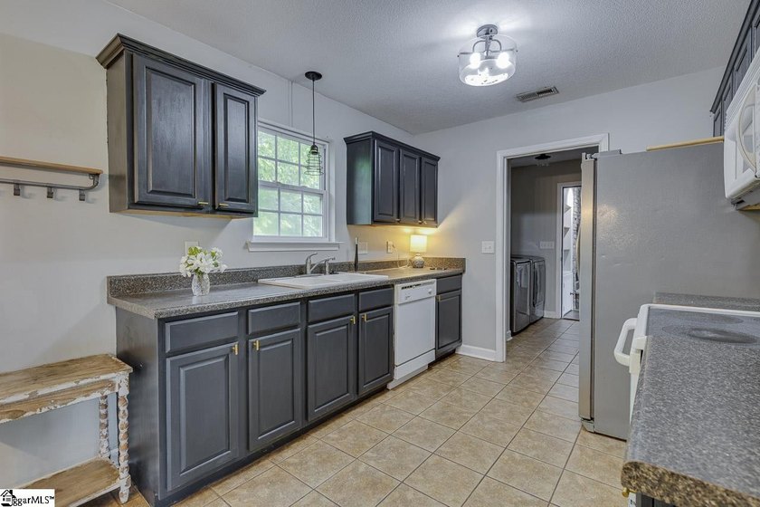 PRICE IMPROVEMENT! Adorable home on a cul-de-sac with .58 0f an - photo 14