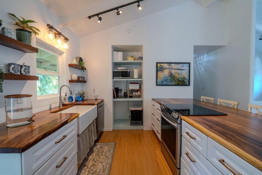 Just 2 miles from the community's oceanfront beach park, this - photo 3