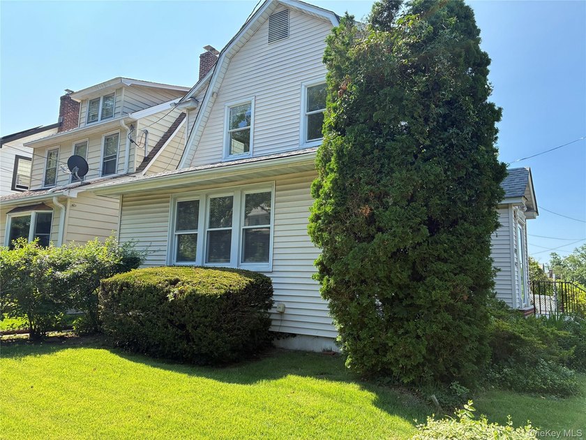 Welcome to this 3-bedroom, 1-bath single-family home ideally - photo 3