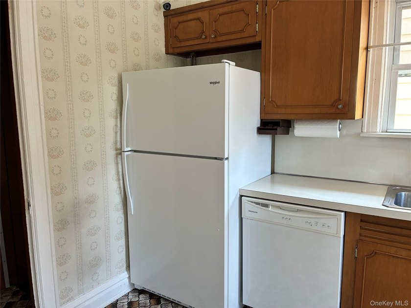 Welcome to this 3-bedroom, 1-bath single-family home ideally - photo 10