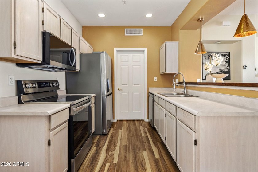 Beautifully maintained second-floor condo in the highly - photo 5