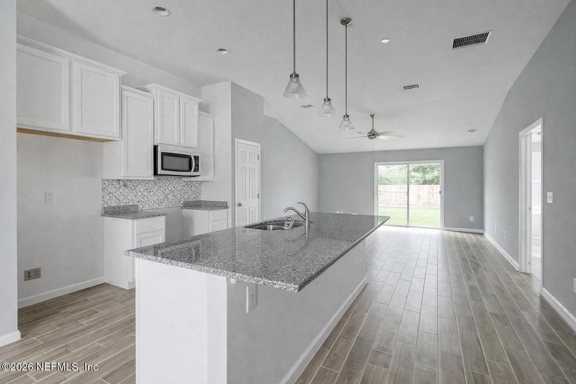 BRAND NEW CONSTRUCTION! This 4BR/2BA home is just 4.2 mi from - photo 3