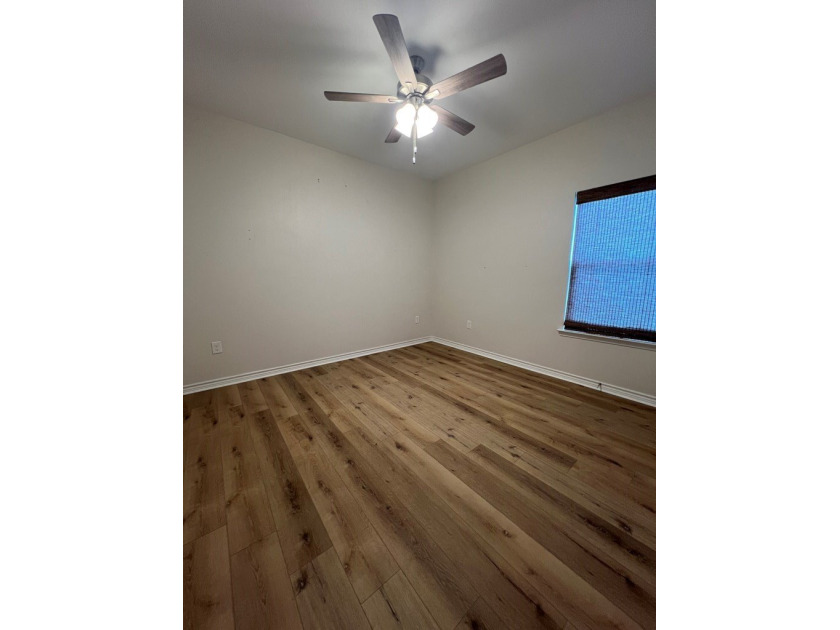 Beautiful 2022-Built Townhome in Gated community. This - photo 16