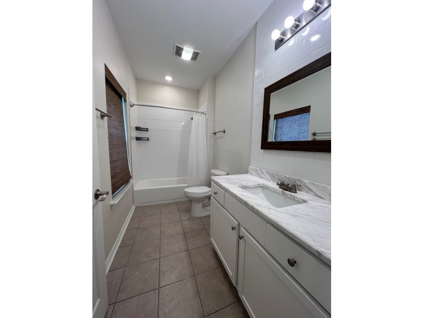 Beautiful 2022-Built Townhome in Gated community. This - photo 17