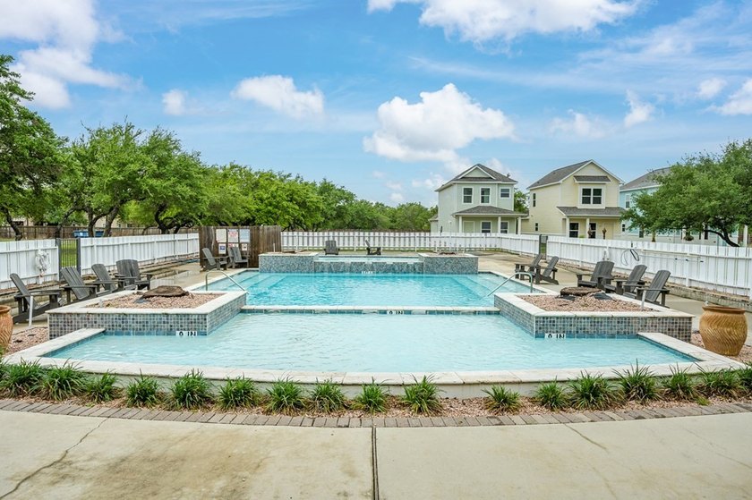Beautiful 2022-Built Townhome in Gated community. This - photo 24