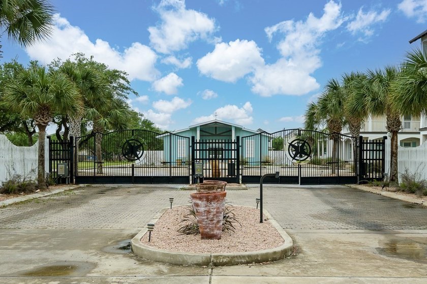 Beautiful 2022-Built Townhome in Gated community. This - photo 26