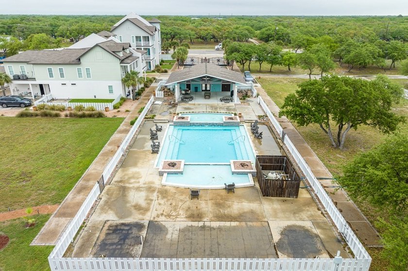 Beautiful 2022-Built Townhome in Gated community. This - photo 28