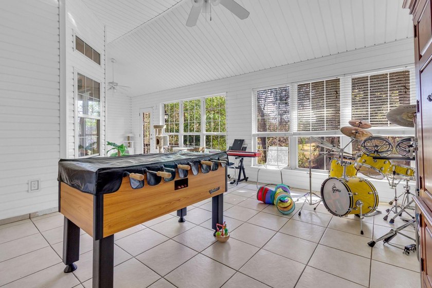 This lovely home sits on a corner lot on a cul-de-sac that - photo 35