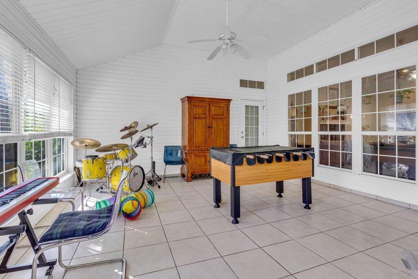This lovely home sits on a corner lot on a cul-de-sac that - photo 36