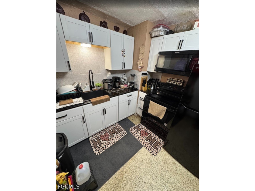 Great opportunity for homeowners or investors! Remodeled - photo 3