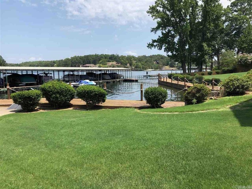 Fabulous townhome with a covered boat slip + 2-car garage on - photo 4