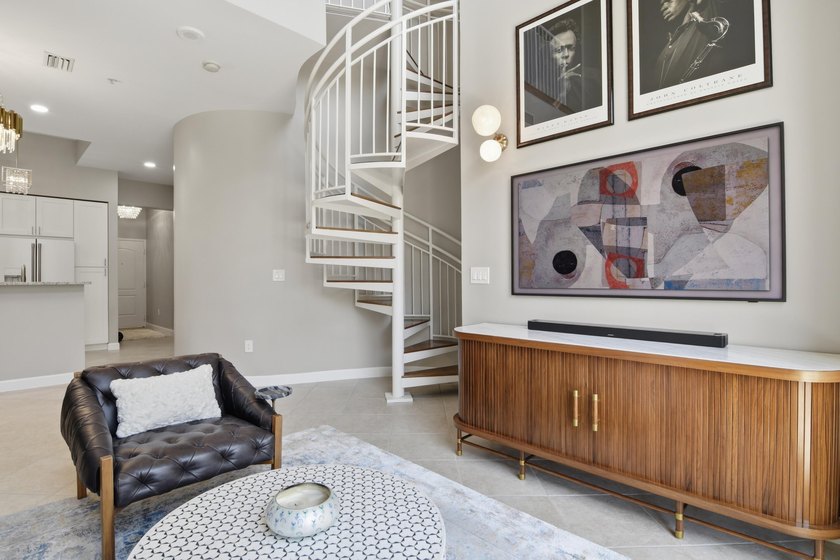 This impeccably maintained loft delivers the perfect blend of - photo 4