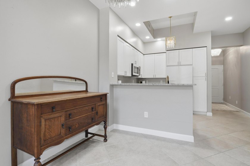 This impeccably maintained loft delivers the perfect blend of - photo 6