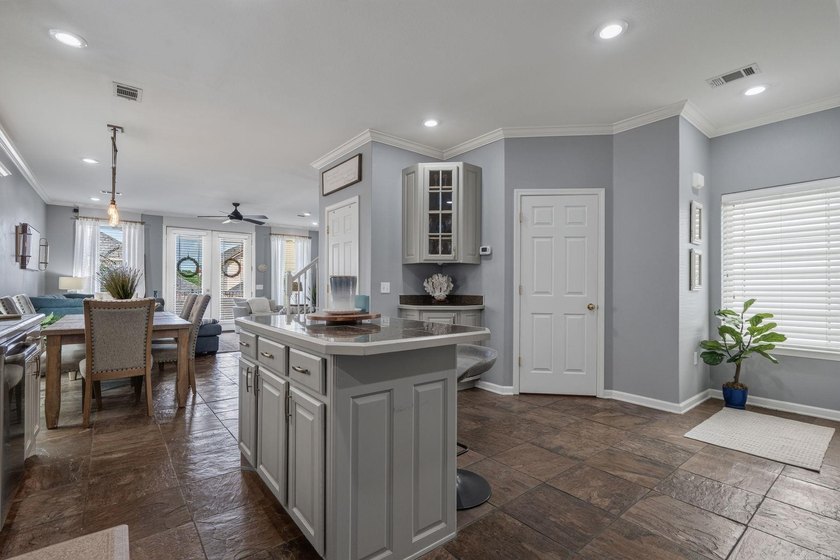 Fabulous townhome with a covered boat slip + 2-car garage on - photo 10
