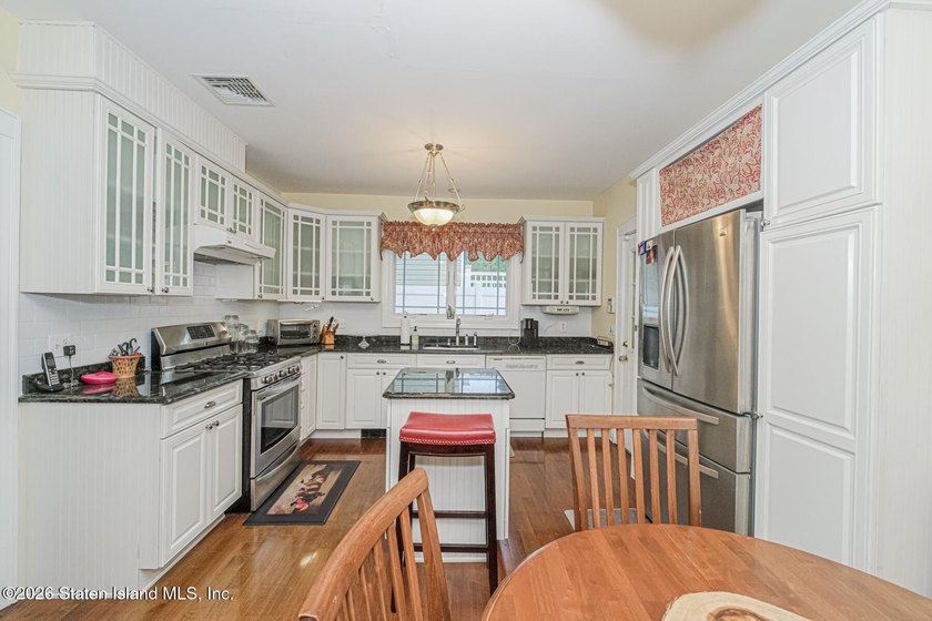 Large Side By Side 2 Family In Great Location ! Main House - photo 12