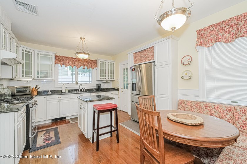 Large Side By Side 2 Family In Great Location ! Main House - photo 14