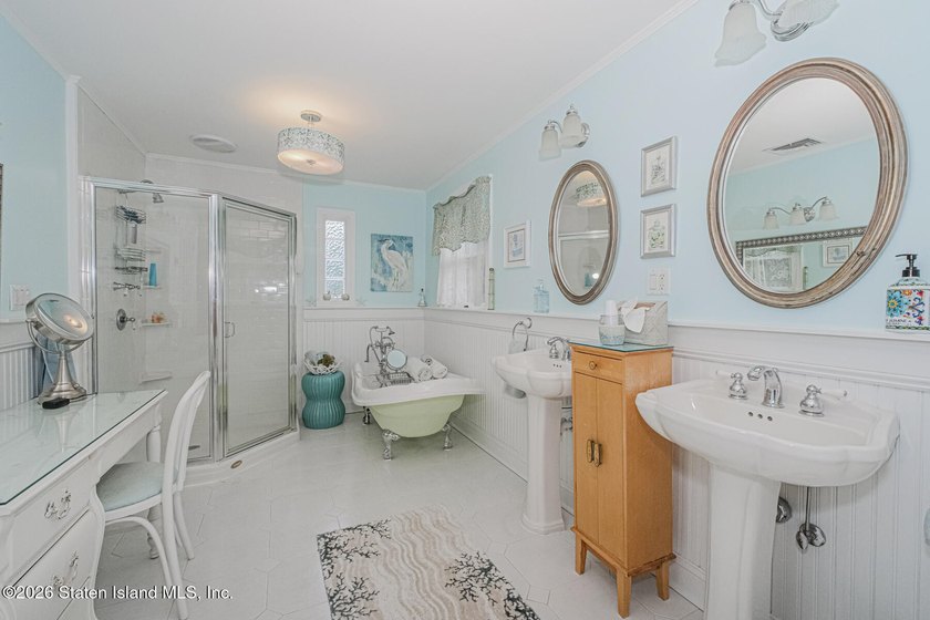 Large Side By Side 2 Family In Great Location ! Main House - photo 17
