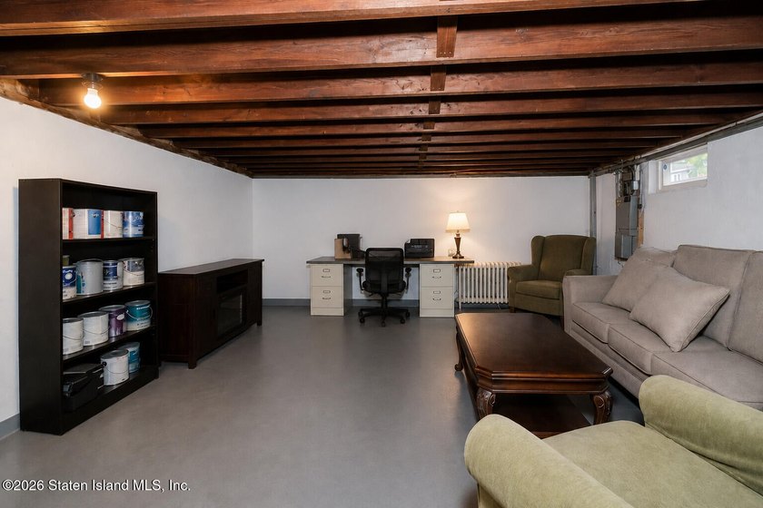 Large Side By Side 2 Family In Great Location ! Main House - photo 19
