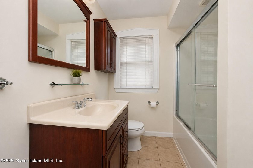 Large Side By Side 2 Family In Great Location ! Main House - photo 29