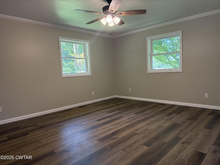Renovated, refreshed, and ready for you! This charming 3BR/2BA - photo 31