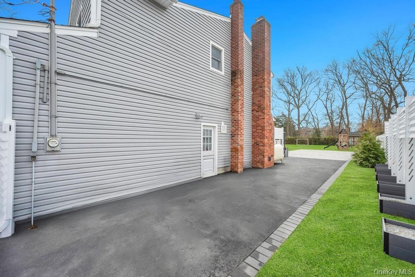 Exceptional East Islip Colonial offering an impressive 8 - photo 32