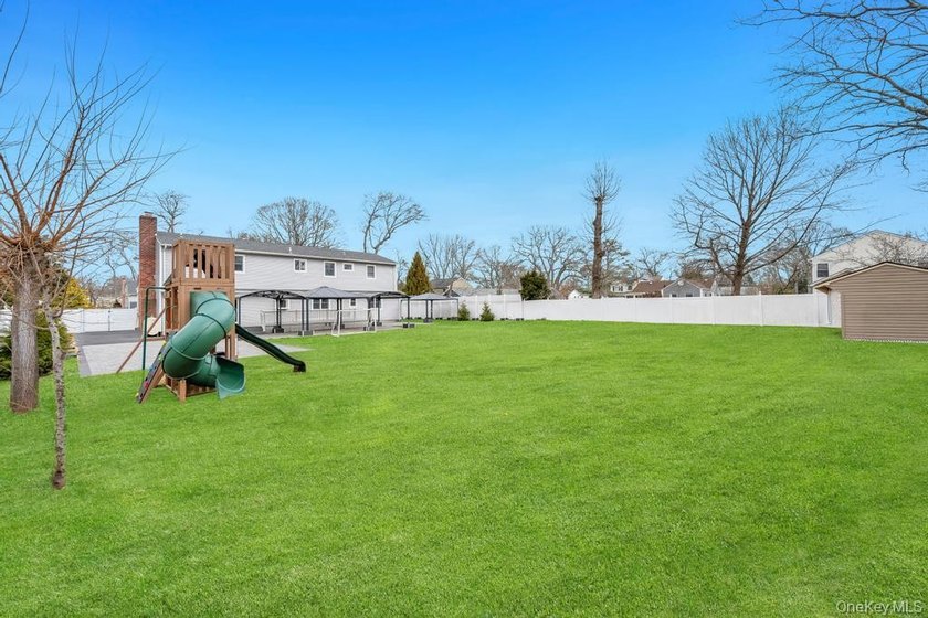 Exceptional East Islip Colonial offering an impressive 8 - photo 34