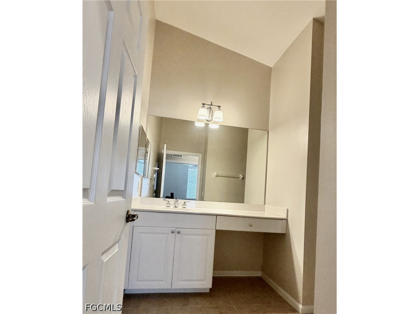 Second Floor Coach Home in Beautiful Verandah Idlewild - photo 8