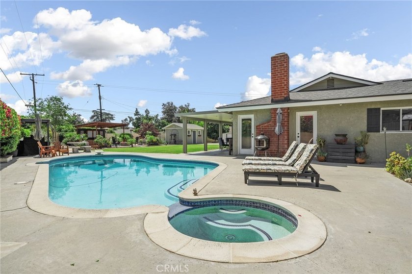 Nestled at the end of a peaceful cul-de-sac in one of Redlands' - photo 25