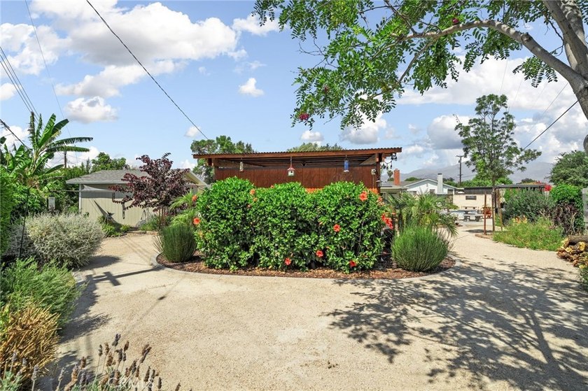 Nestled at the end of a peaceful cul-de-sac in one of Redlands' - photo 33